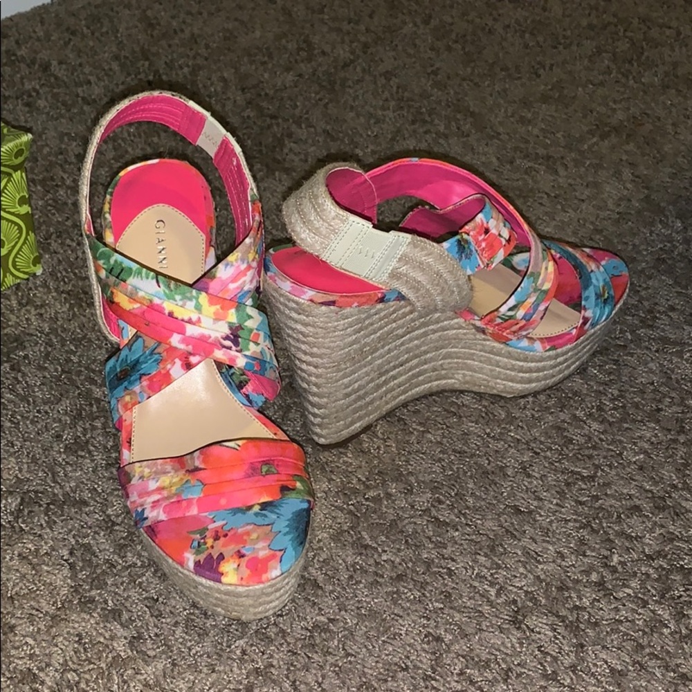 Brand new Gianni Bini wedges size 10